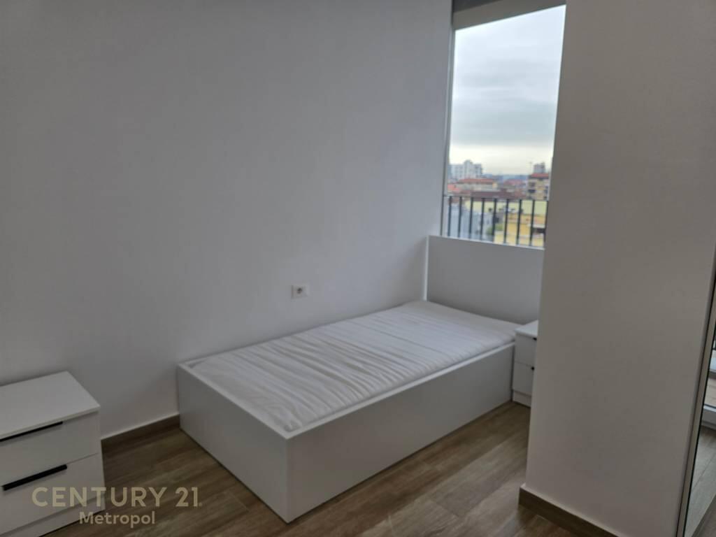 🏡 Apartment 2+1+2 with Parking Space for Rent – Pazari i Ri, Tirana