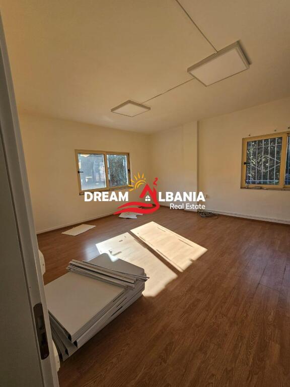Ambient per zyra me qera 4+1, Stadiumi Dinamo (ID 42611281)