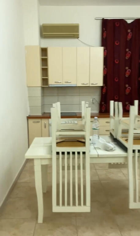 Jepet apartament 2+1 me parkim tek Eleonora, marketi Aldi