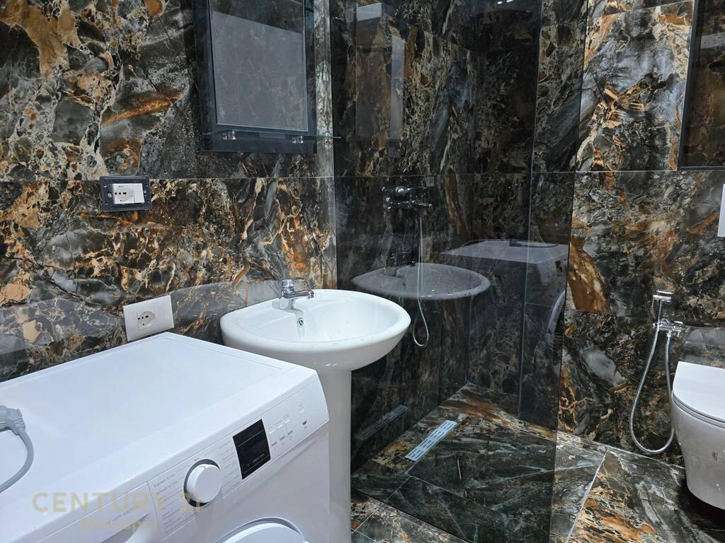 🏡 Apartment 2+1+2 with Parking Space for Rent – Pazari i Ri, Tirana