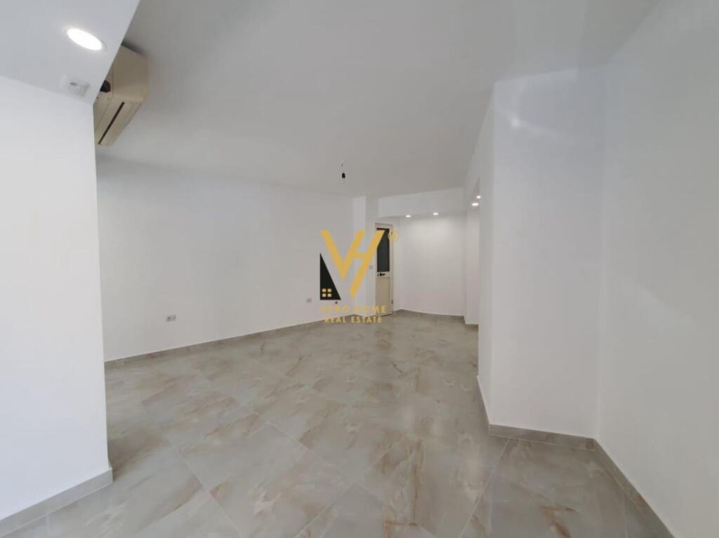 SHOP FOR RENT 40 M2 AT THE BEGINNING OF ELBASAN STREET 70,000 LEK