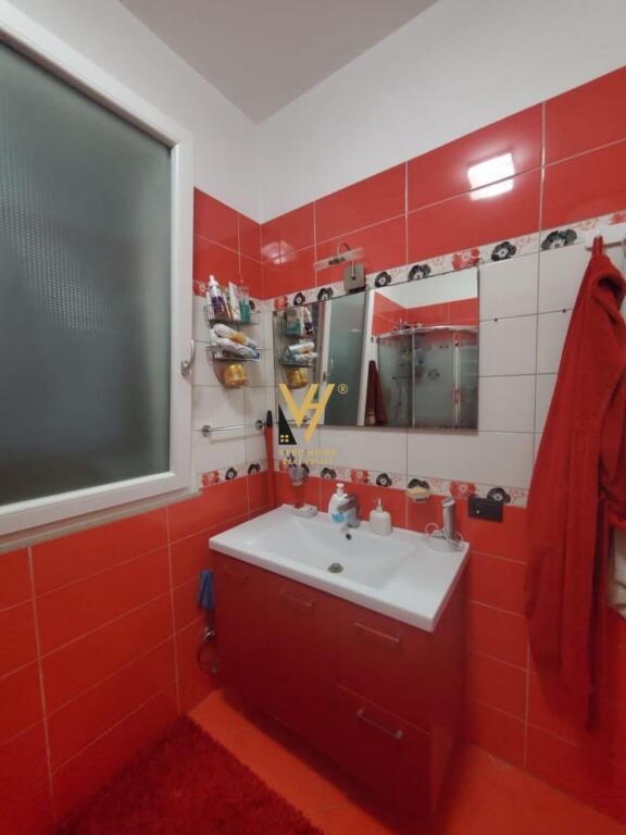 JEPET VILE DY KATESHE ME QERA NE SAUK 1.000 EURO
