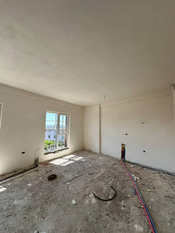 SHES APARTAMENT 2+1 BULEVARDI RI TIRANE
