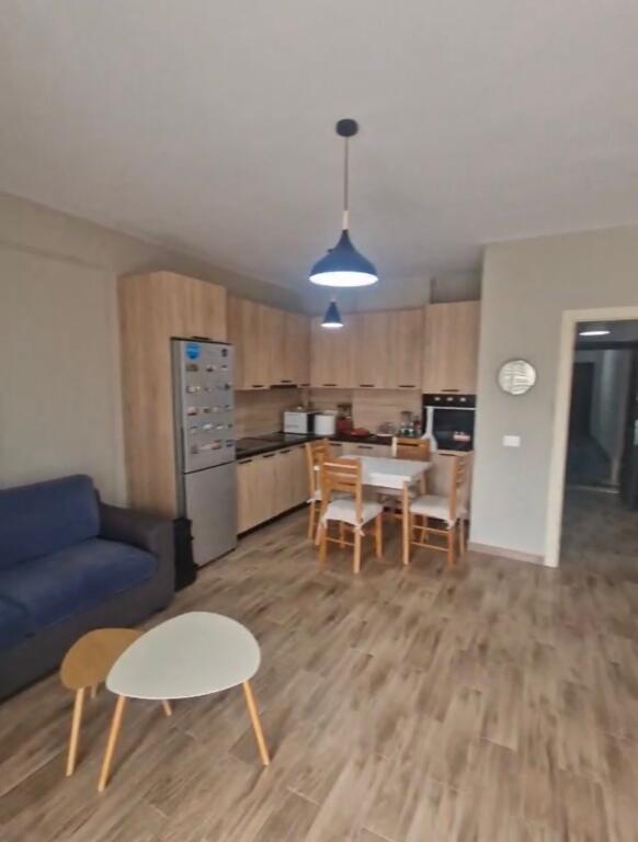 Apartament 1+1 me post parkimi për qira tek Fusha e Aviacionit