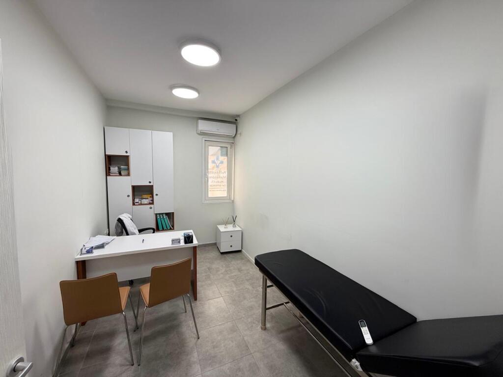 For sale 2+1 apartment currently converted into a business in a new building at the intersection of Oxhaku.