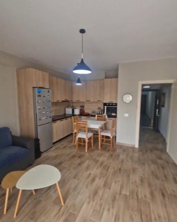 Appartamento 1+1 con parcheggio in affitto a FUSHA E AVIACIONIT 550€