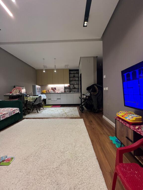 Shitet apartament 1+1 ne kompleksin "Green City" te Unaza e Re.