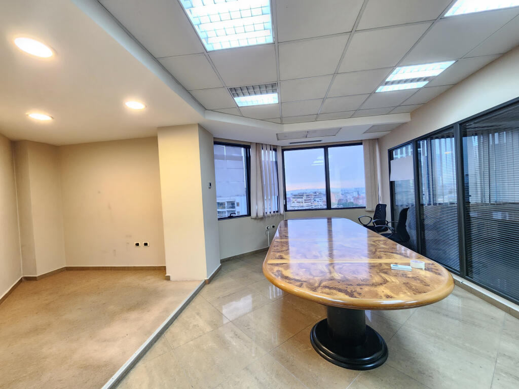 Zyre me qera tek Bulevardi Deshmoret e Kombit (ID BZ2639) Tirane
