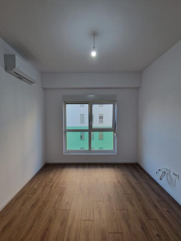 APARTAMENT 2+1 ME QERA PJESERISHT I MOBILUAR (Kompleksi Kaimi, Ali Demi, Tirane) PA KOMISION