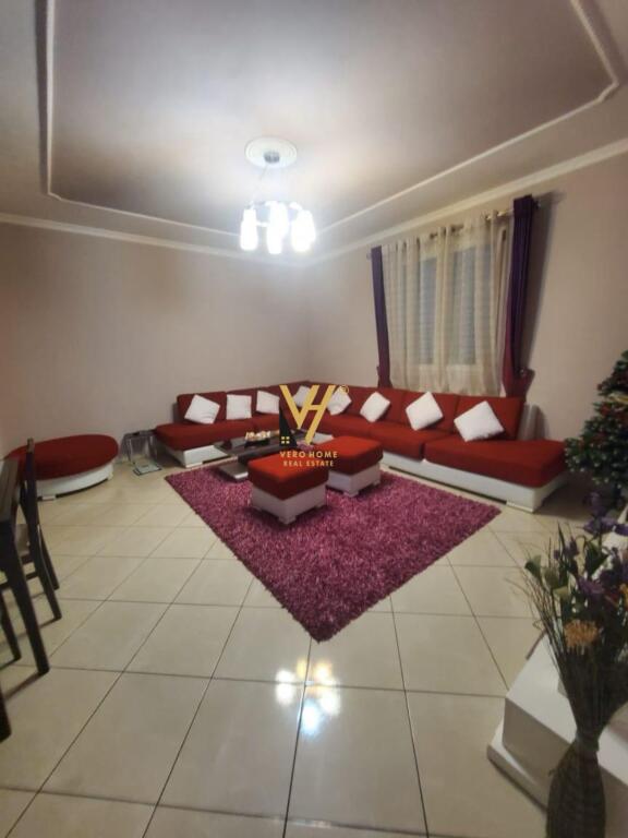 JEPET VILE DY KATESHE ME QERA NE SAUK 1.000 EURO