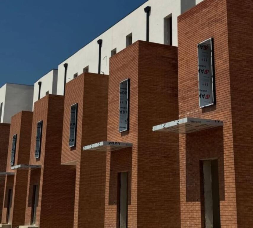 Shitet, Dupleks ne Picadily Residence prane Teg