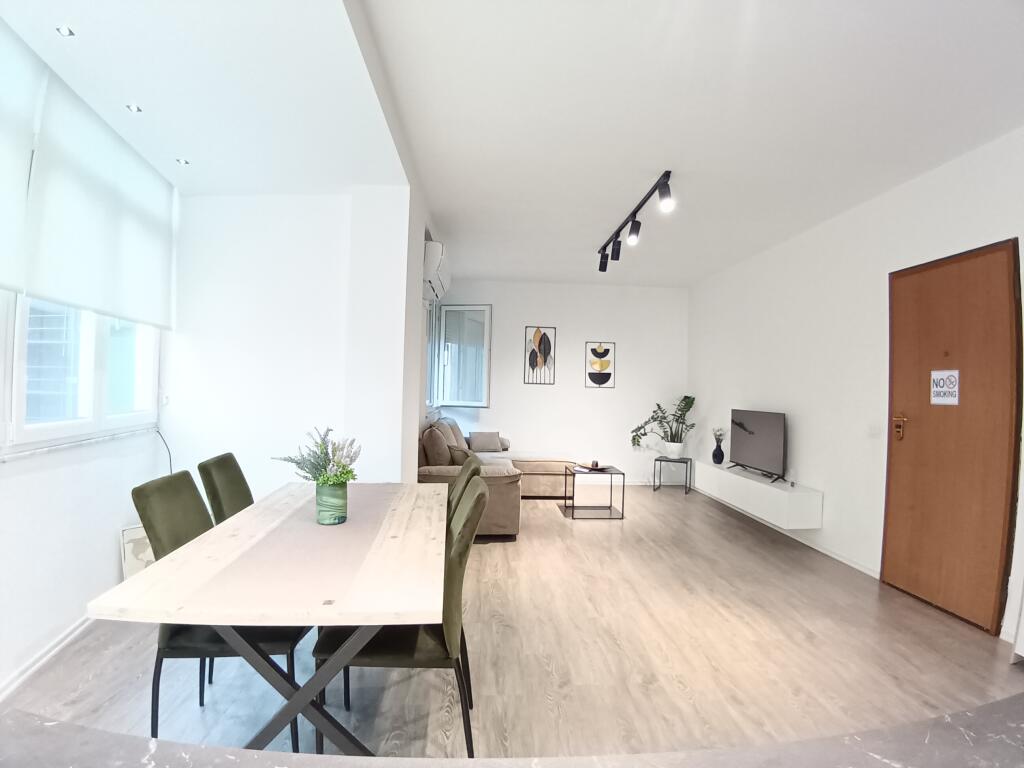 Apartament 1+1 për qira pranë Optika Roma, Pazari ri.