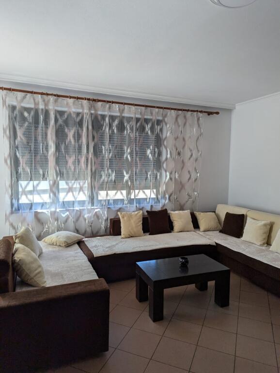 Apartament 2+1 për Qira – Liqeni i Tiranës (Rruga Te Miri i Gardës)
