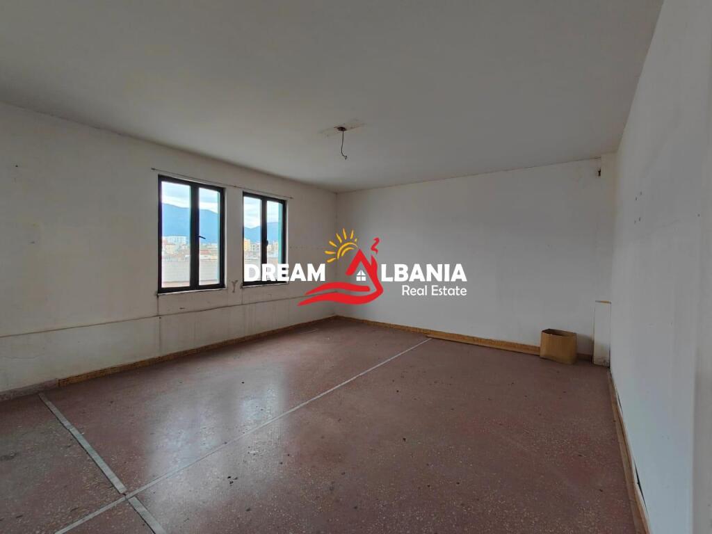 Business environment at the Old Refrigerator, "Siri Kodra" street in Tirana (ID 4261927)