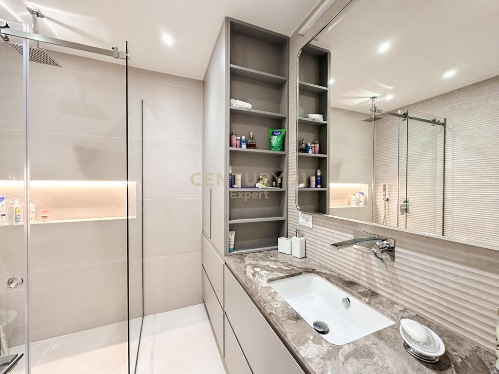 APARTAMENT 2+1+2 PER QIRA NE LAKE VIEW RESIDENCE!