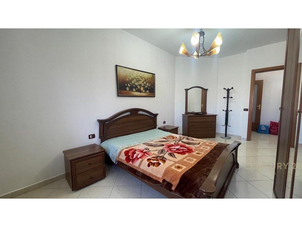 I am selling a 2+1+2 apartment, 99m near Brryli!