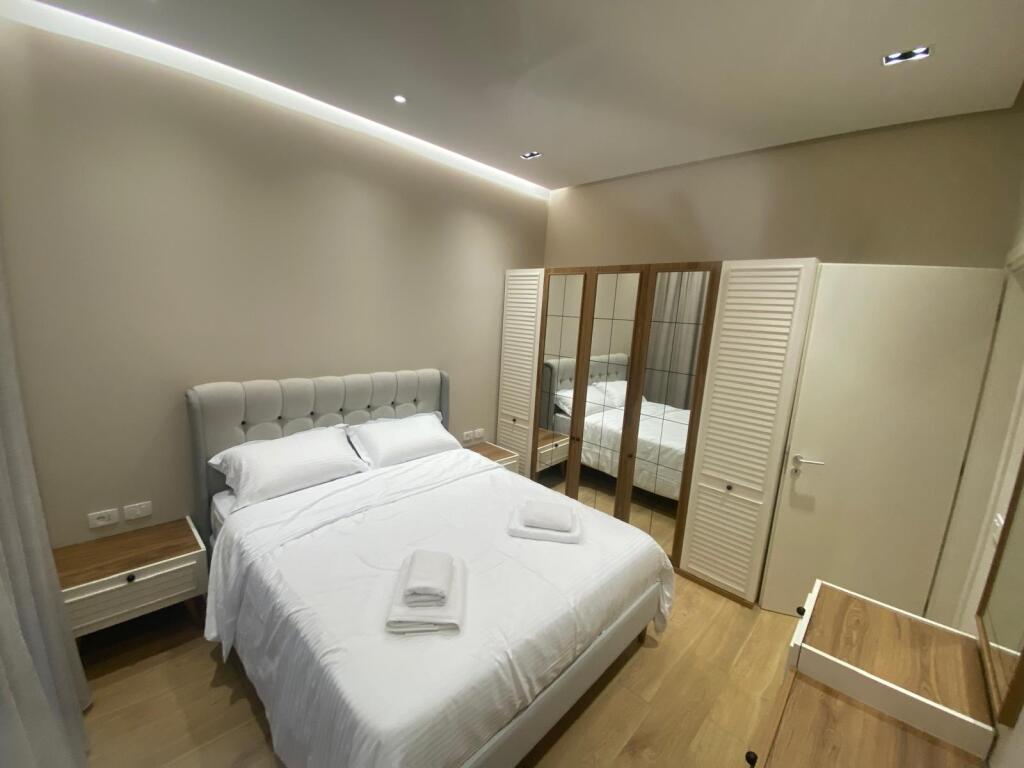 TWO APARTMENTS FOR RENT IN THE HEART OF THE BLOCK. SUITABLE FOR AIR BNB