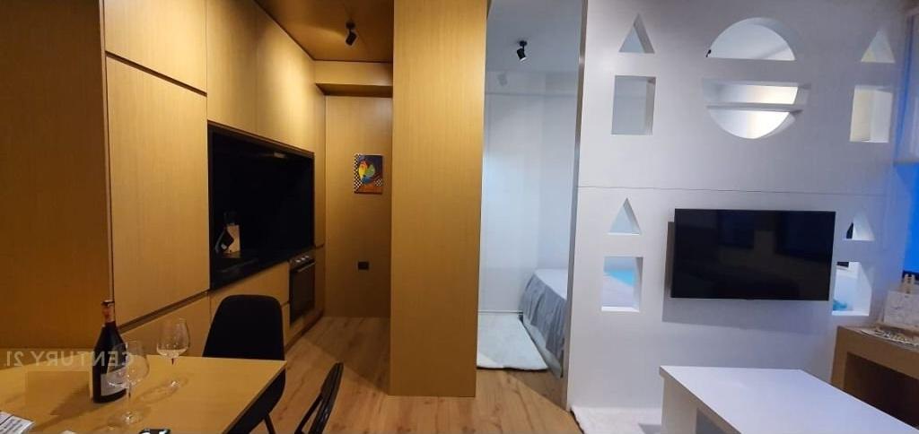 STUDIO ME QIRA TEK 21 DHJETORI