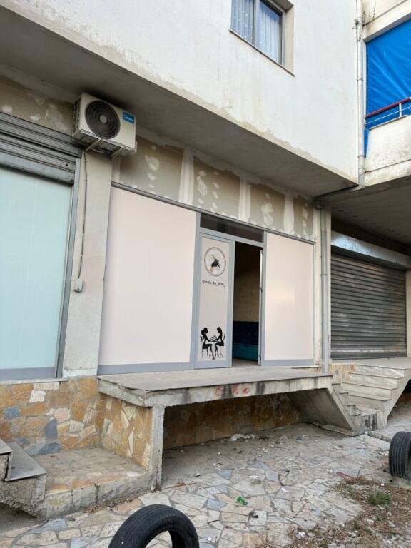 Spazio Commerciale in Affitto in Via Foto Xhavella, Astir, Tirana