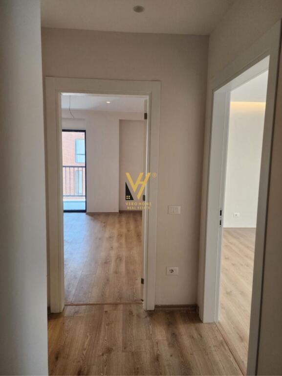 JEPET ME QERA AMBIENT 92 M2 NË BULEVARDIN E RI 500 EURO