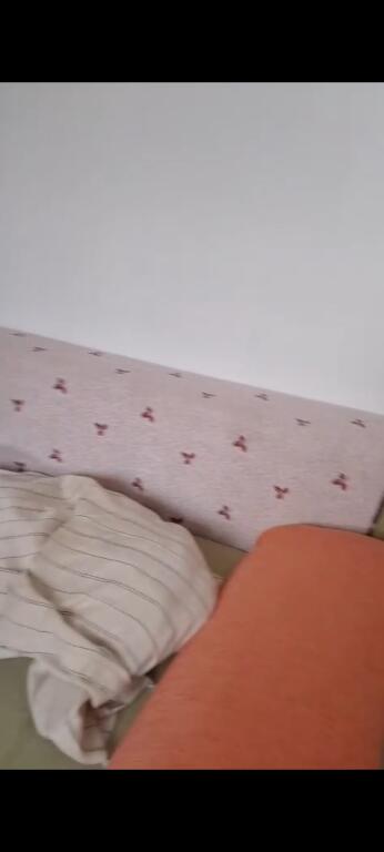 Jepet me qera apartamet 1+1 ne fillim te Komunes se Parisit, rruga Muhamet Gjollesha.