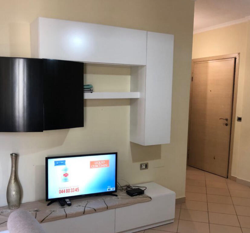 Një apartament 1+1 jepet me qera mbi qendrën Kristal, zona e Selitës.