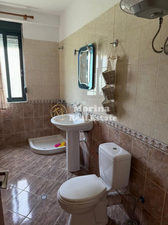Qera, Apartament 3+1 me post parkimi, 5Maji