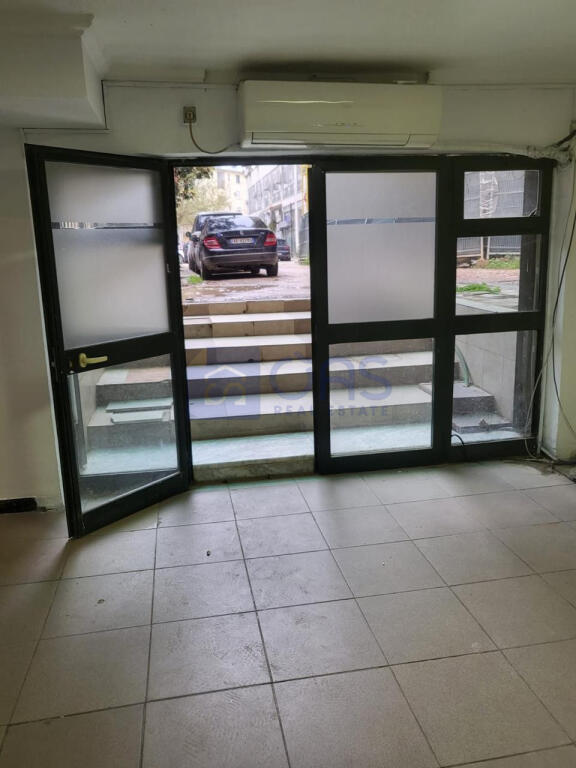 Ambient biznesi për qira në Komunën Parisit, Tiranë