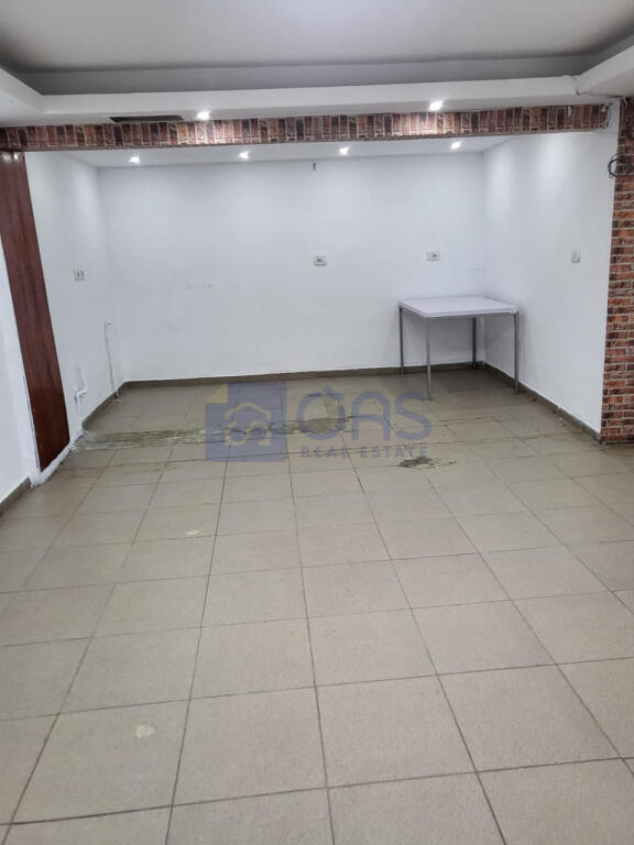 Ambient biznesi për qira në Komunën Parisit, Tiranë