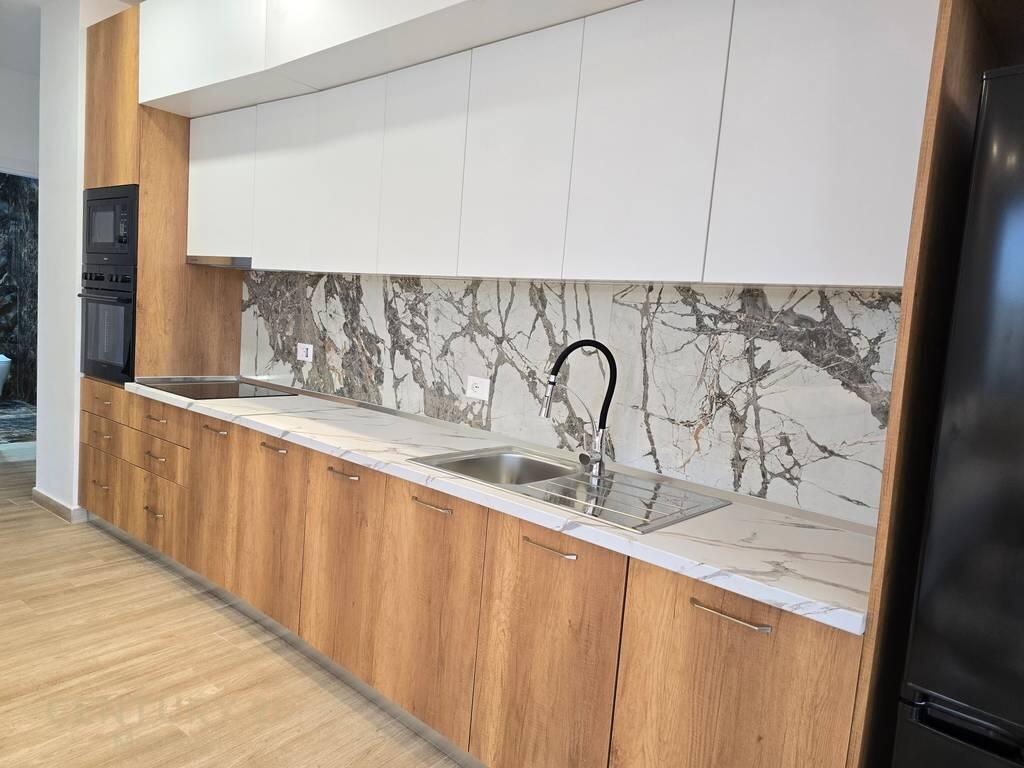 🏡 Apartment 2+1+2 with Parking Space for Rent – Pazari i Ri, Tirana