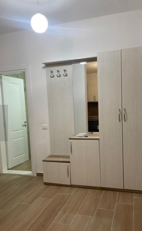 Jepet apartament 1+1+garazhd ne qender tek Selvia.