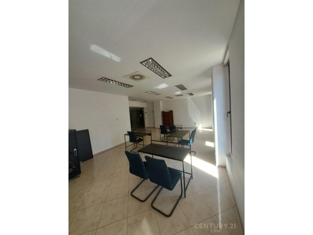 Zyrë me Qira në Torre Drin Center, Tiranë – 70 m² | 1200€/muaj