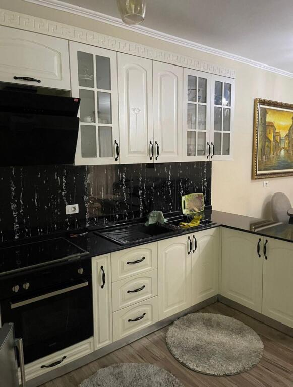 Apartament: 2+1+2wc & verandë 📍Fresku/ Restorant Fresku (në rrugë kryesore) 115m2 150.000.000 lekë (pallat 2017)