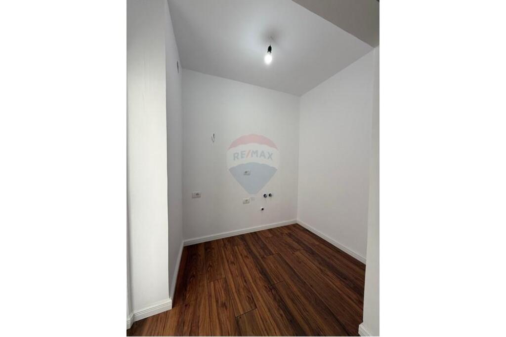 OFFICE FOR RENT NEAR THE FORMER DIPLOMAT HOTEL!