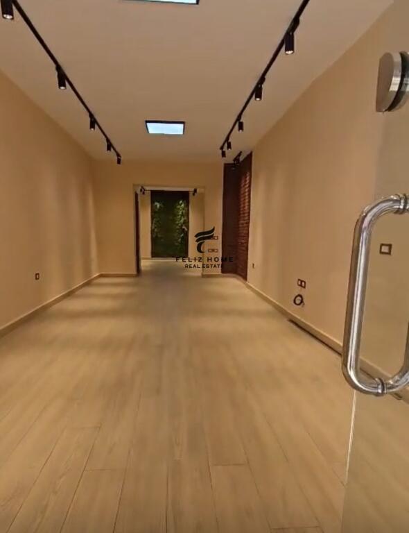 STORE FOR RENT 67 M2 DECEMBER 21 75,000 LEK
