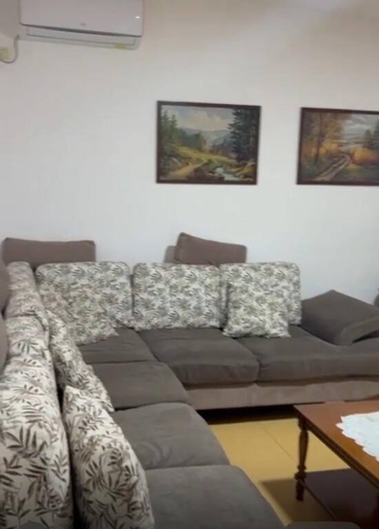 Pranë Spitalit 5, jepet me qer apartament 1+1!