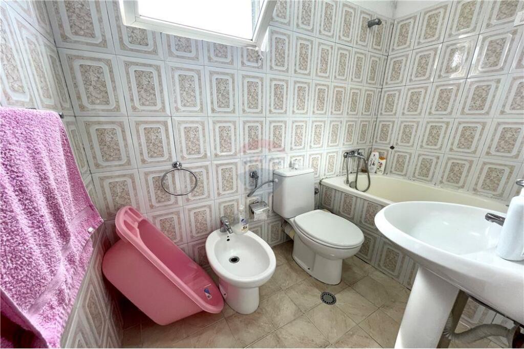 Apartament 2+1 buze rruges "Myslym Shyri" (195'000 Euro) !