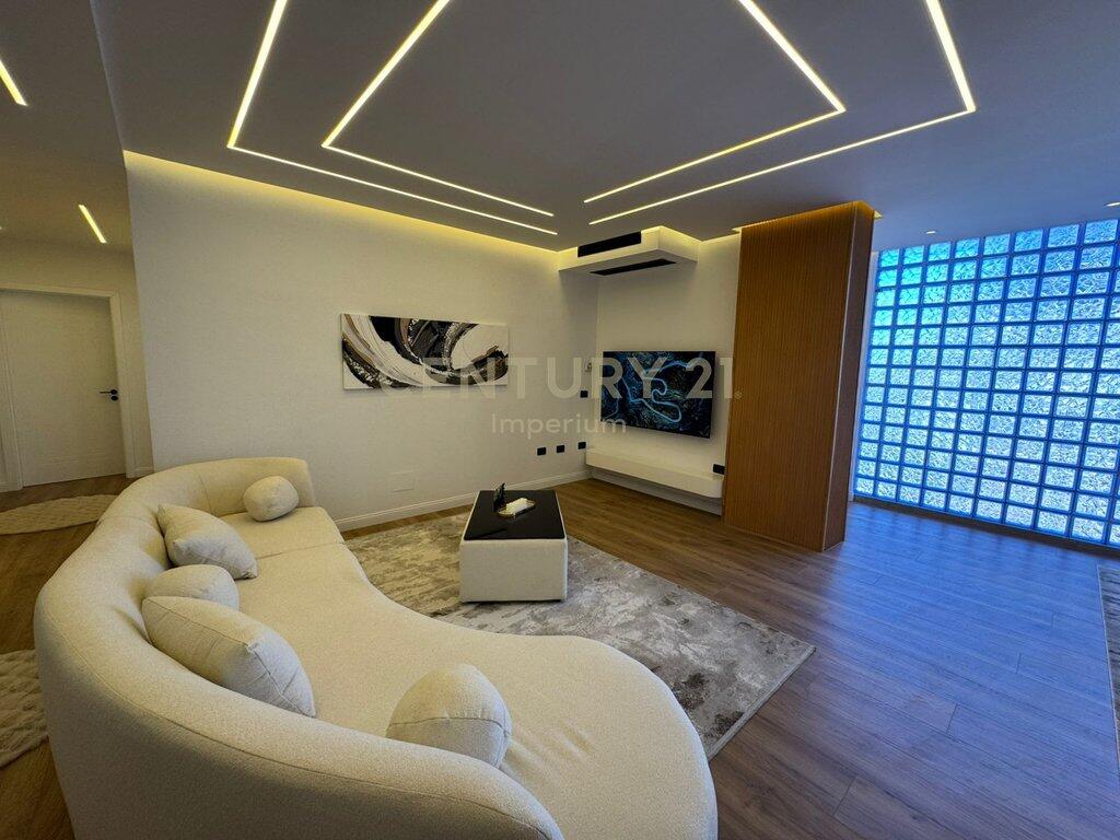 Shitet Apartament 2+1+2 – Rruga e Kosovareve, Tiranë