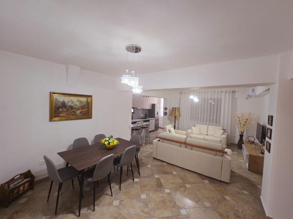 SUPER APARTAMENT ME QERA PRANE STADIUMIT DURRES