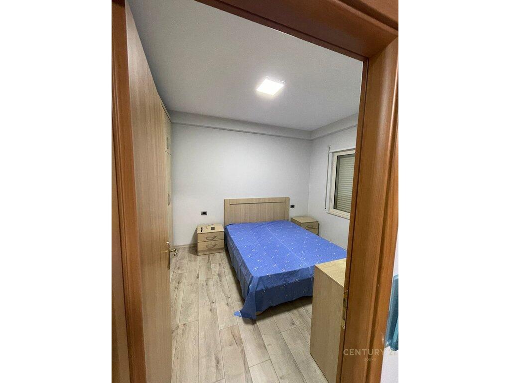 JEPET ME QIRA APARTAMENT 1+1+ VERANDE TEK RRUGA E ULLISHTES!