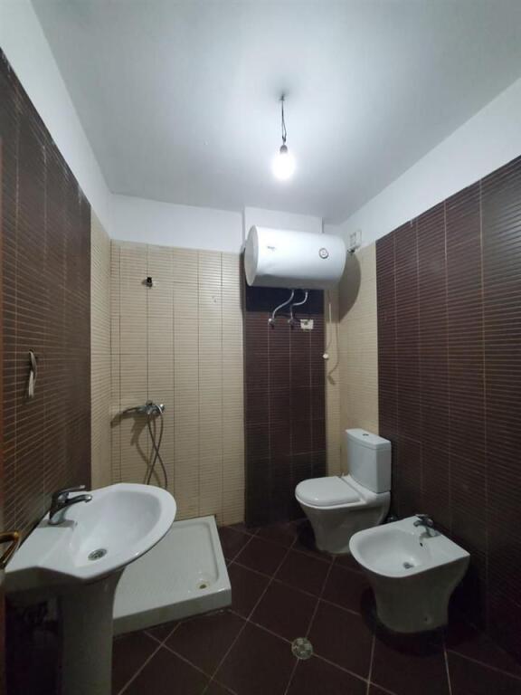 APARTAMENT ME QERA 2+1 FRESK 30.000 LEKE