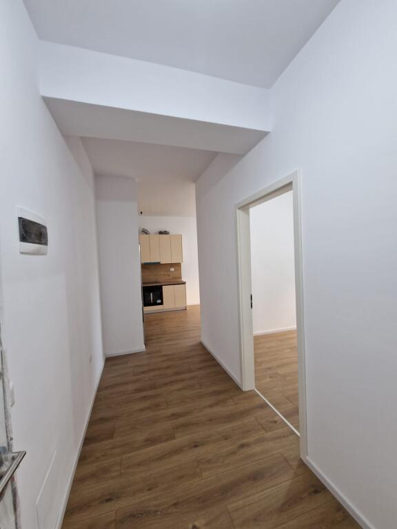 APARTAMENT 2+1 ME QERA PJESERISHT I MOBILUAR (Kompleksi Kaimi, Ali Demi, Tirane) PA KOMISION