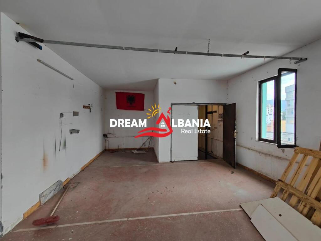 Business environment at the Old Refrigerator, "Siri Kodra" street in Tirana (ID 4261927)