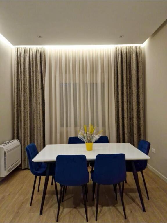 TWO APARTMENTS FOR RENT IN THE HEART OF THE BLOCK. SUITABLE FOR AIR BNB