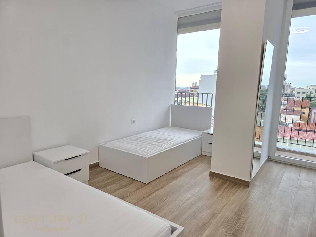 🏡 Apartment 2+1+2 with Parking Space for Rent – Pazari i Ri, Tirana