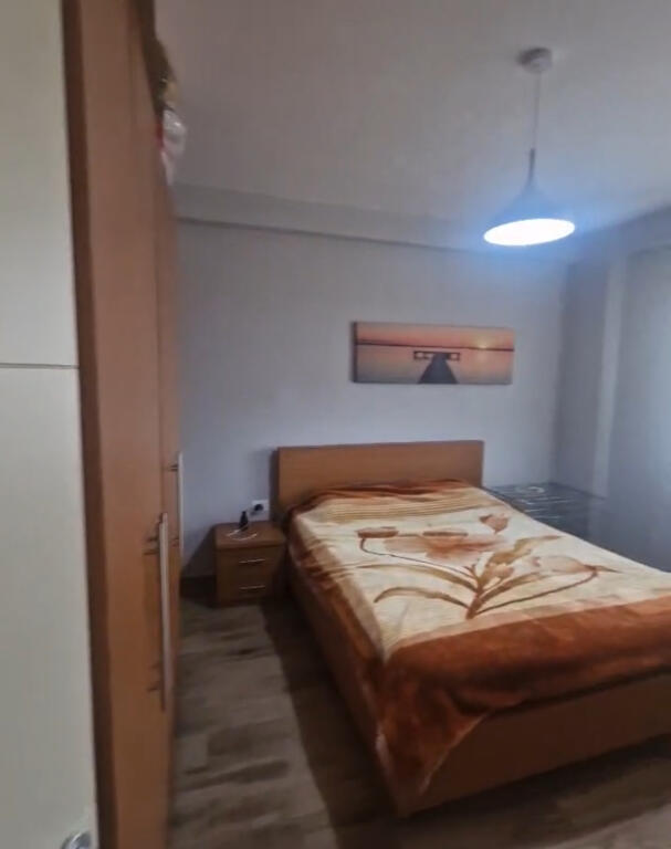 Appartamento 1+1 con parcheggio in affitto a FUSHA E AVIACIONIT 550€