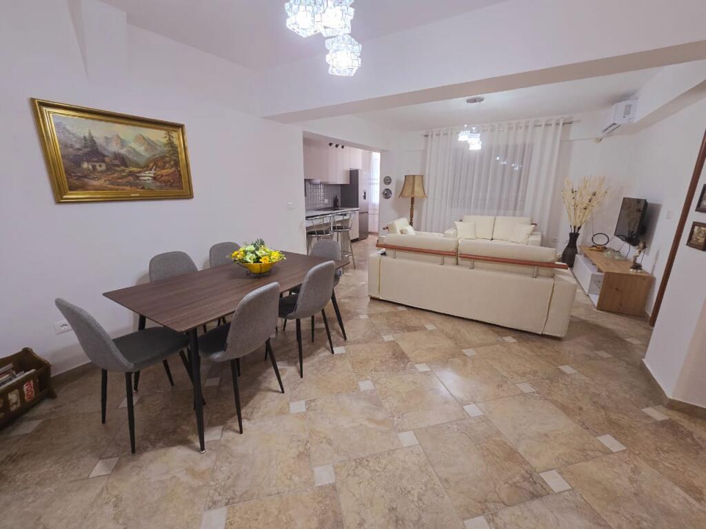 SUPER APARTAMENT ME QERA PRANE STADIUMIT DURRES