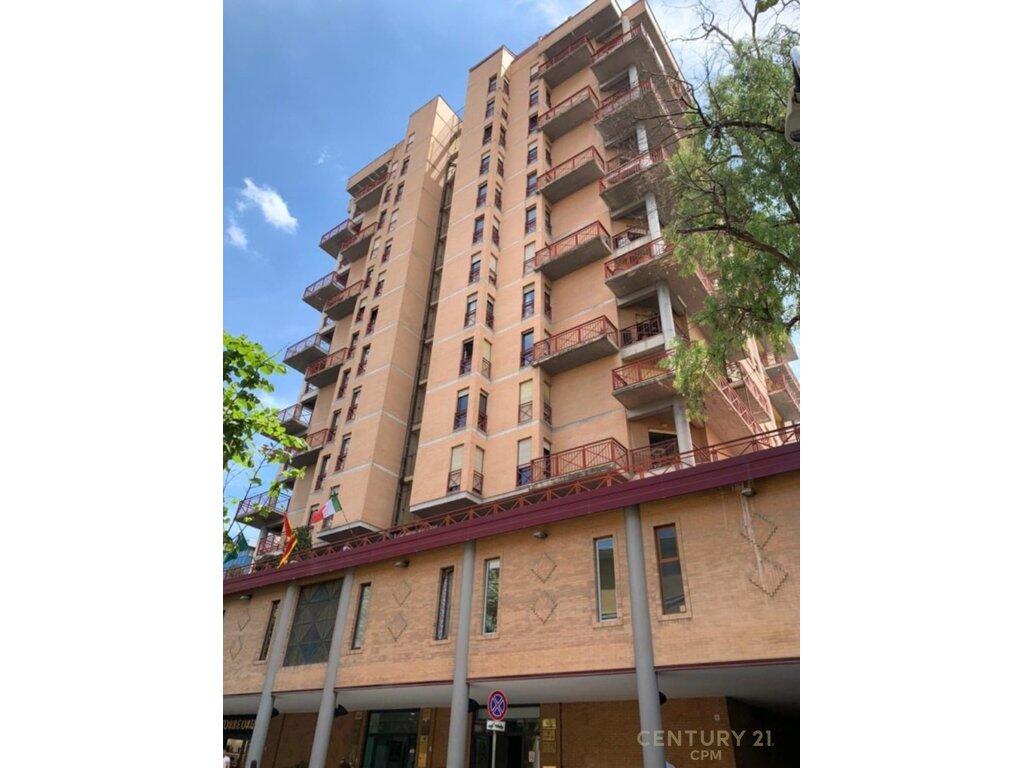 Zyrë me Qira në Torre Drin Center, Tiranë – 70 m² | 1200€/muaj
