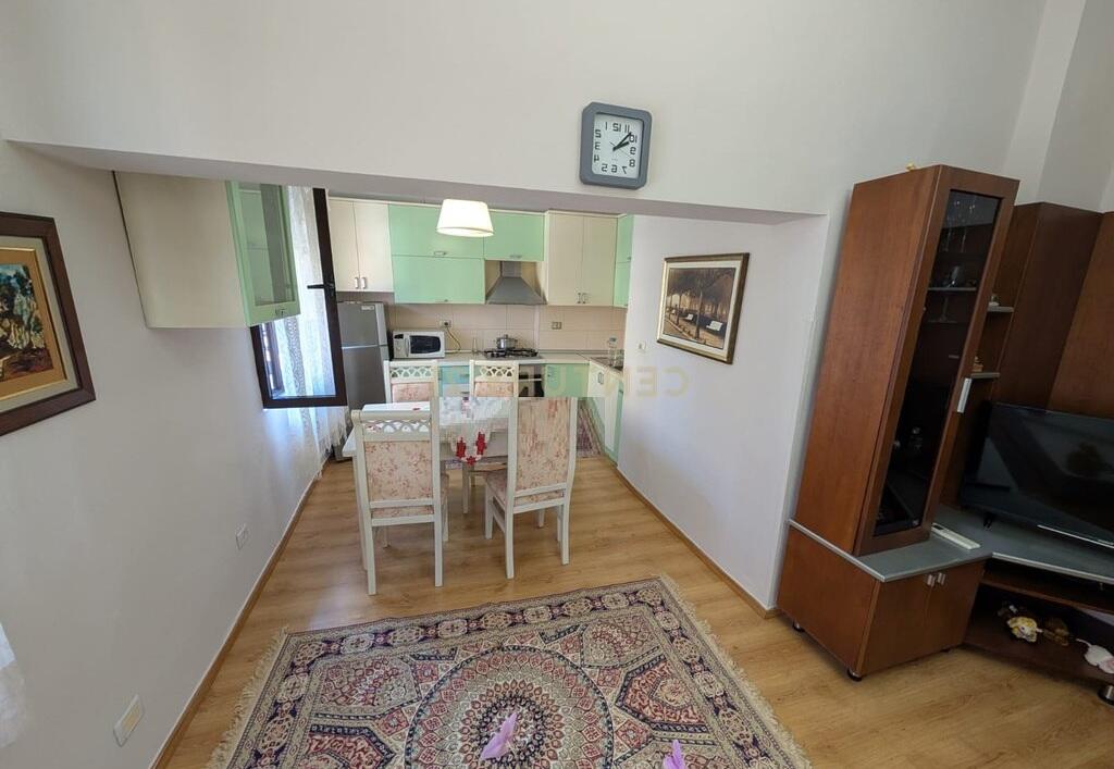 Apartament 2+1 për qira pranë stadiumit Dinamo