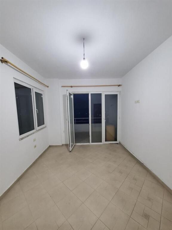 APARTAMENT ME QERA 2+1 FRESK 30.000 LEKE
